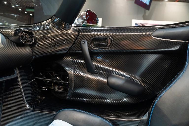 http://www.koenigseggchicago.com/galleria_images/123/123_p28_f.jpg