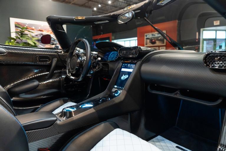 http://www.koenigseggchicago.com/galleria_images/123/123_p29_f.jpg