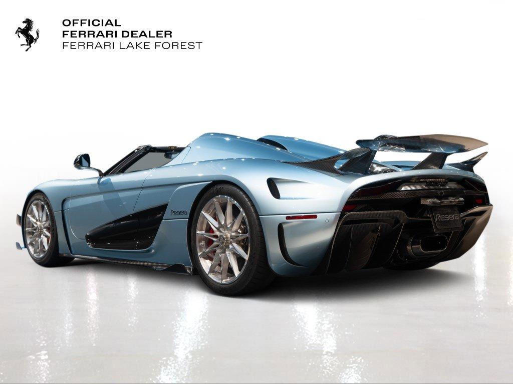 http://www.koenigseggchicago.com/galleria_images/123/123_p2_l.jpg