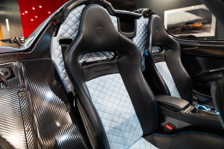 http://www.koenigseggchicago.com/galleria_images/123/123_p30_f.jpg