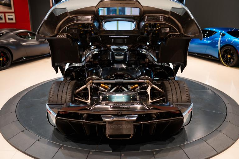 http://www.koenigseggchicago.com/galleria_images/123/123_p33_f.jpg