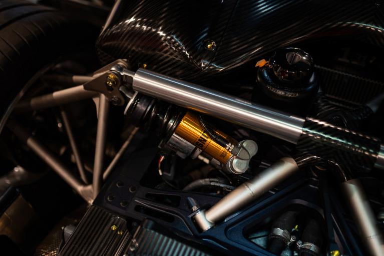 http://www.koenigseggchicago.com/galleria_images/123/123_p36_f.jpg