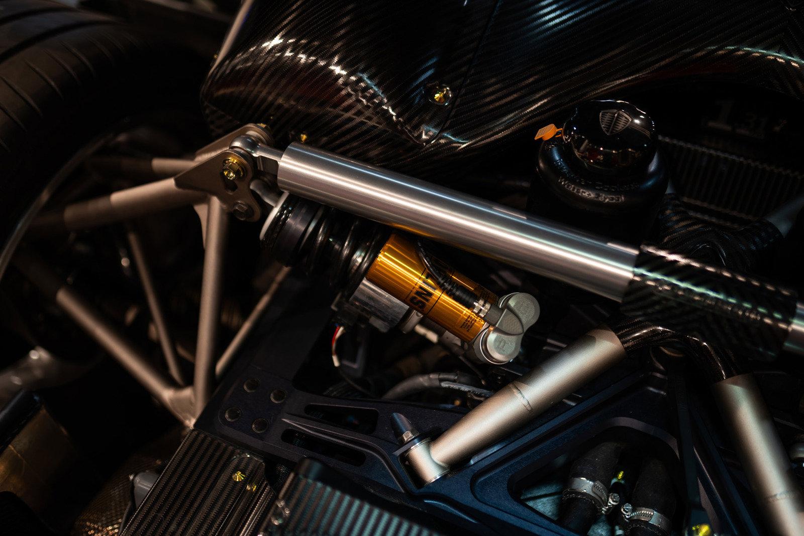 http://www.koenigseggchicago.com/galleria_images/123/123_p36_l.jpg
