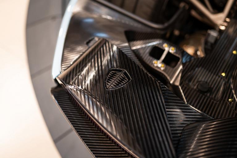 http://www.koenigseggchicago.com/galleria_images/123/123_p37_f.jpg