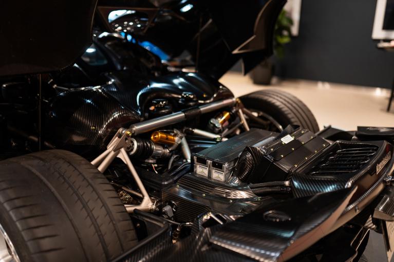 http://www.koenigseggchicago.com/galleria_images/123/123_p39_f.jpg