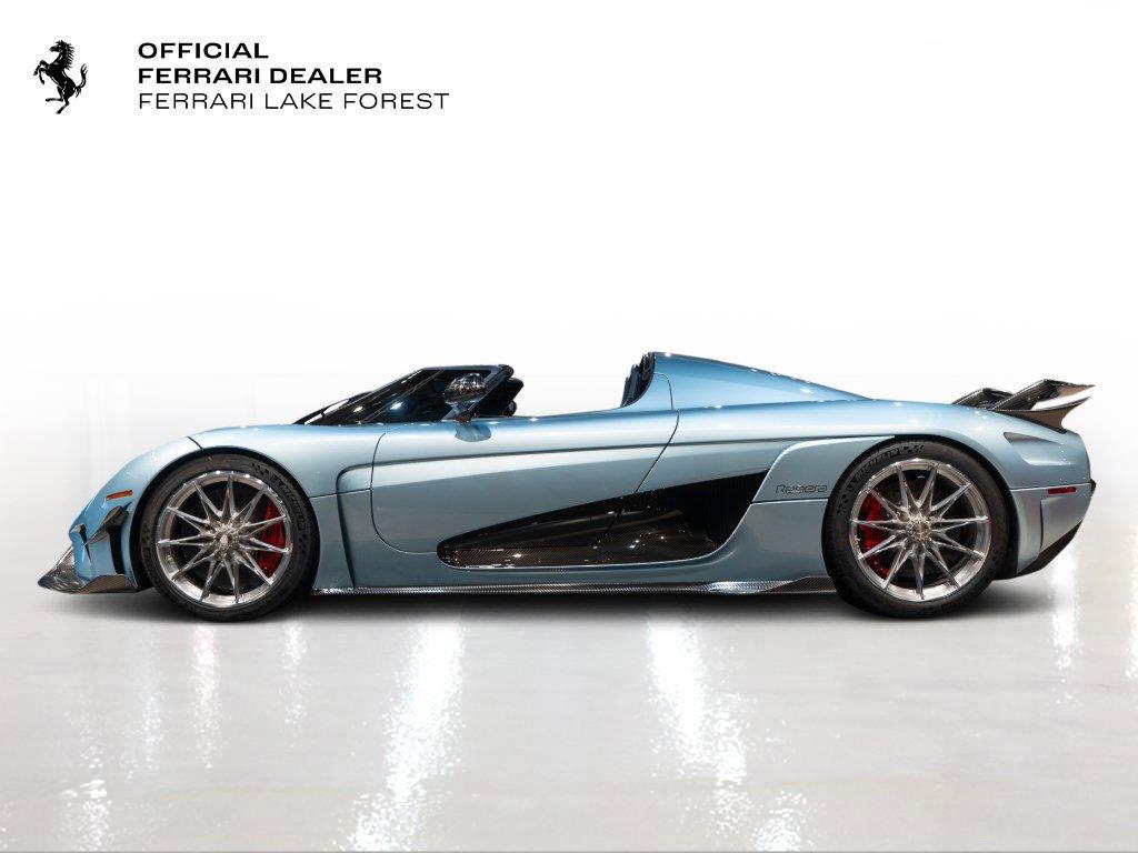 http://www.koenigseggchicago.com/galleria_images/123/123_p3_l.jpg