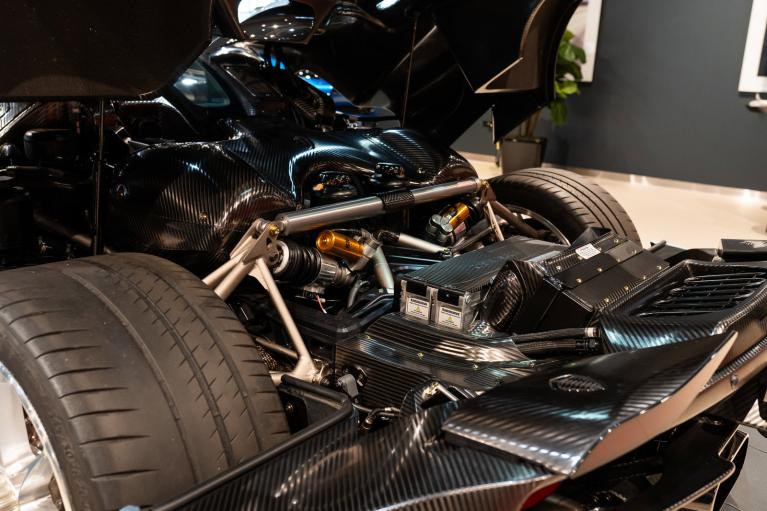 http://www.koenigseggchicago.com/galleria_images/123/123_p40_f.jpg