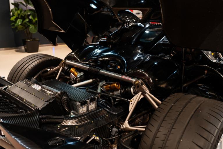 http://www.koenigseggchicago.com/galleria_images/123/123_p41_f.jpg