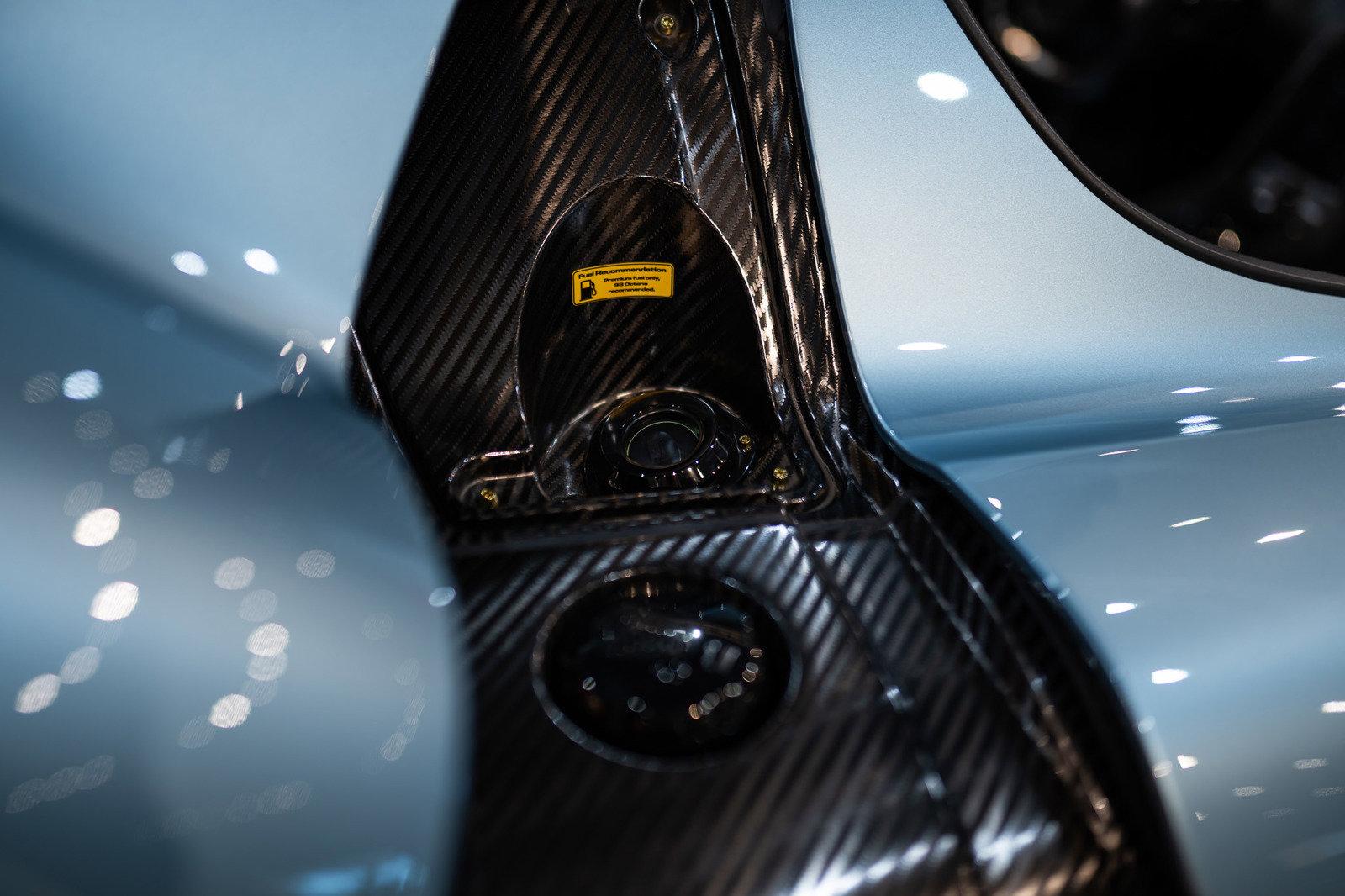 http://www.koenigseggchicago.com/galleria_images/123/123_p42_l.jpg