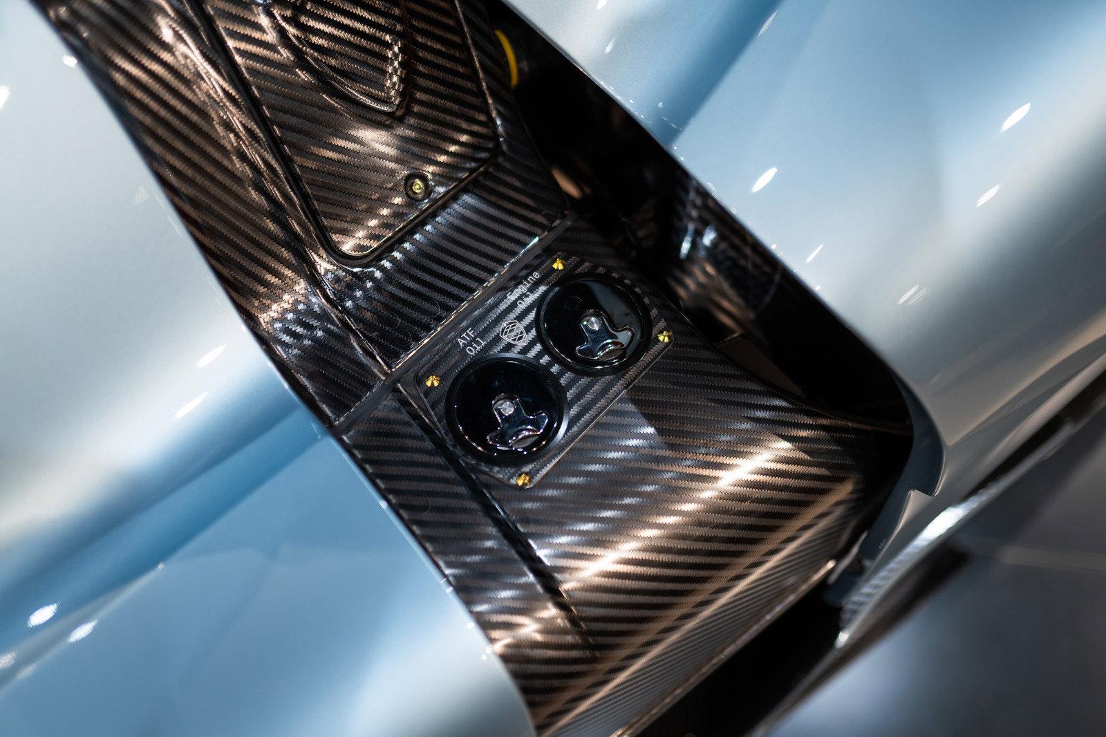 http://www.koenigseggchicago.com/galleria_images/123/123_p44_l.jpg