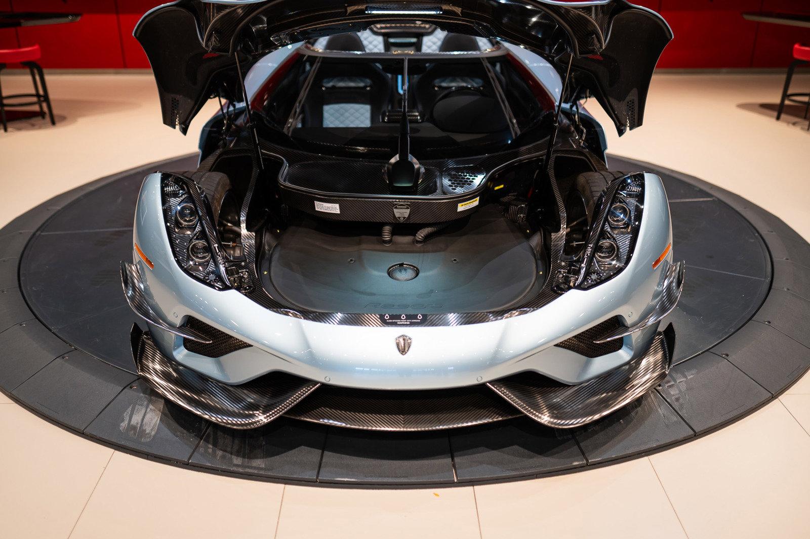 http://www.koenigseggchicago.com/galleria_images/123/123_p45_l.jpg