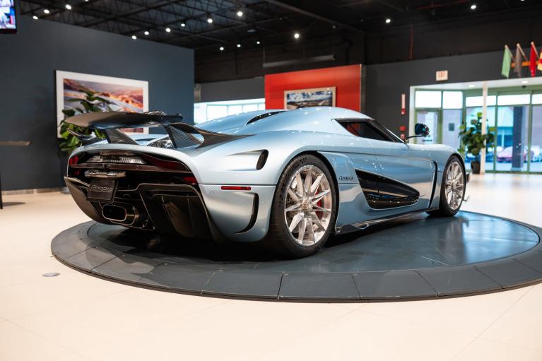 http://www.koenigseggchicago.com/galleria_images/123/123_p48_f.jpg