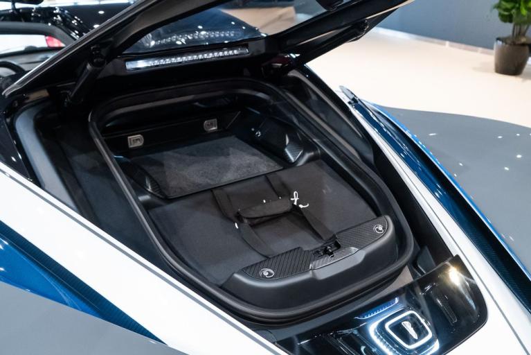 http://www.koenigseggchicago.com/galleria_images/124/124_p11_f.jpg
