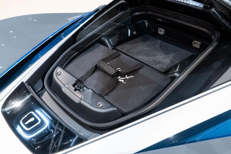 http://www.koenigseggchicago.com/galleria_images/124/124_p20_f.jpg