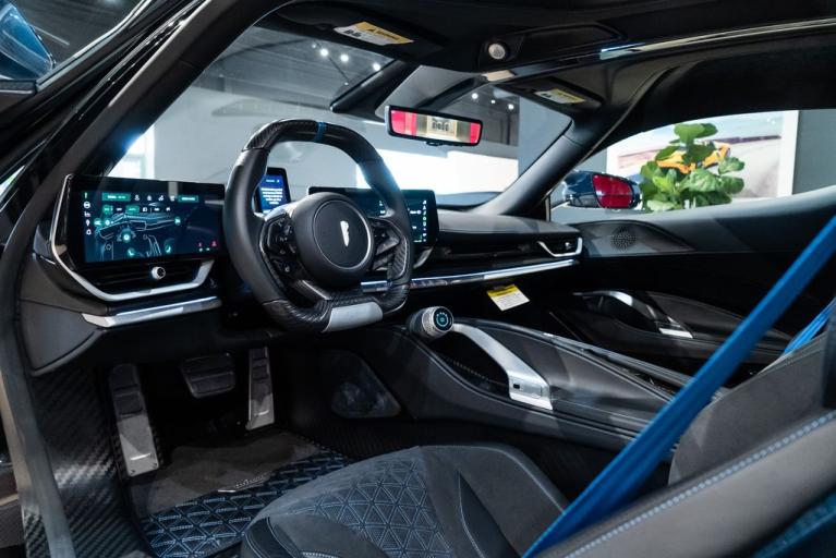 http://www.koenigseggchicago.com/galleria_images/124/124_p21_f.jpg