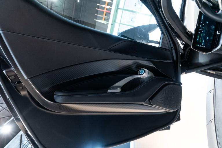 http://www.koenigseggchicago.com/galleria_images/124/124_p22_f.jpg