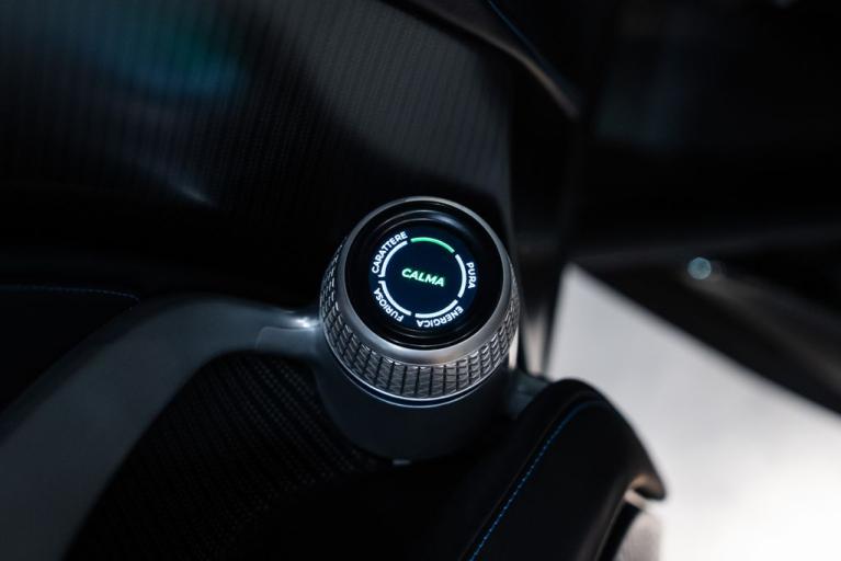 http://www.koenigseggchicago.com/galleria_images/124/124_p23_f.jpg