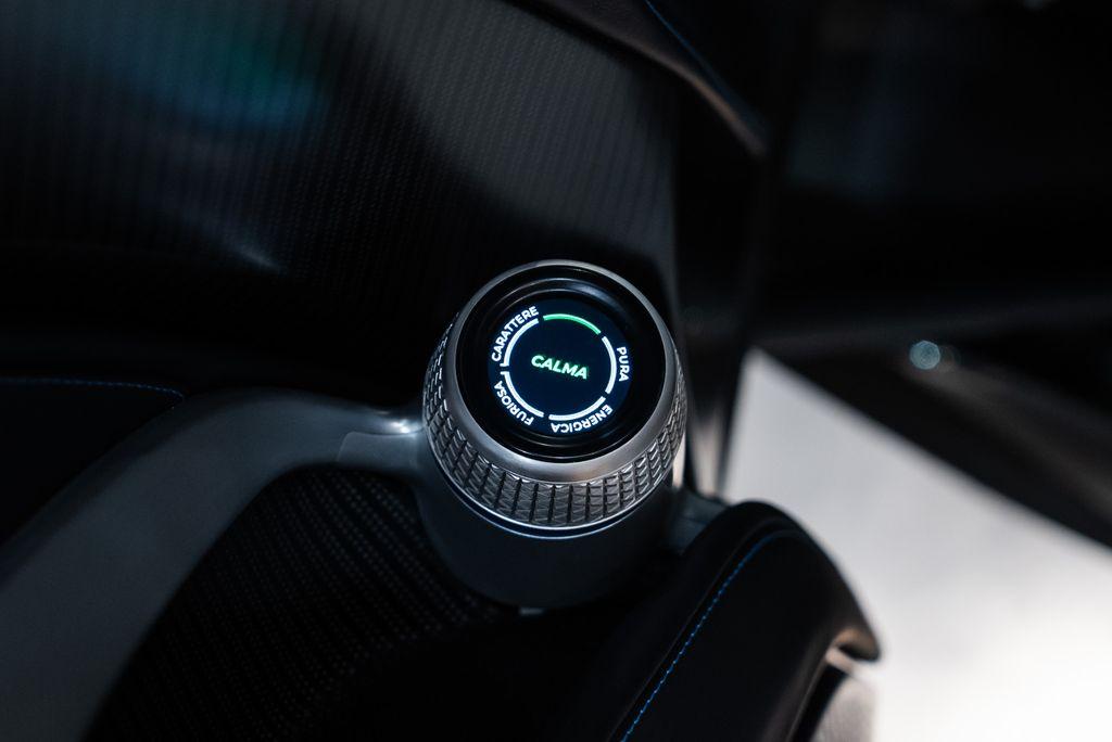 http://www.koenigseggchicago.com/galleria_images/124/124_p23_l.jpg