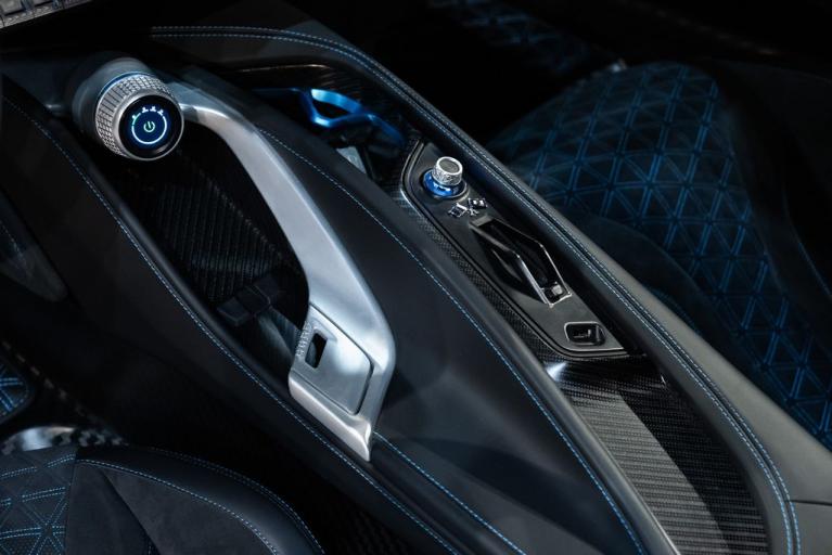 http://www.koenigseggchicago.com/galleria_images/124/124_p26_f.jpg