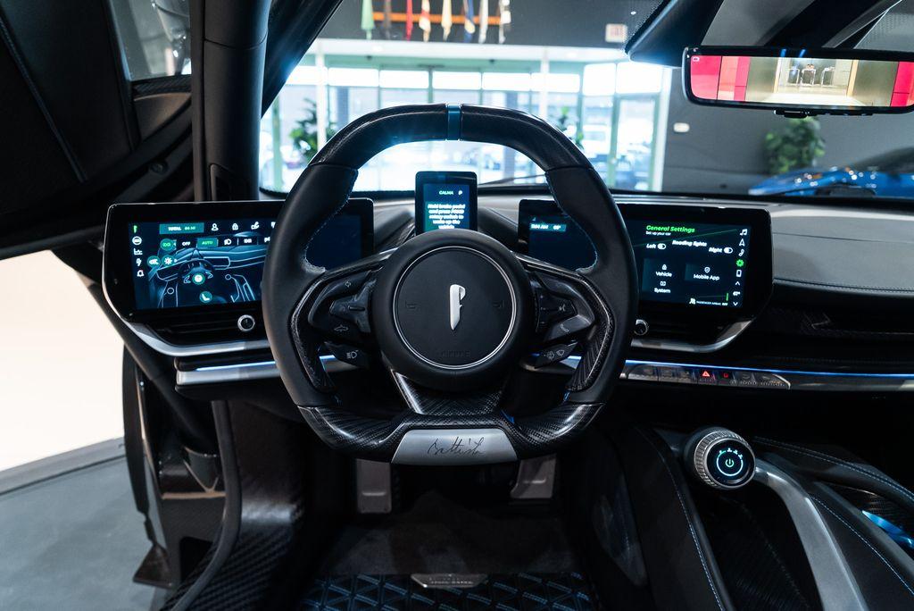 http://www.koenigseggchicago.com/galleria_images/124/124_p27_l.jpg