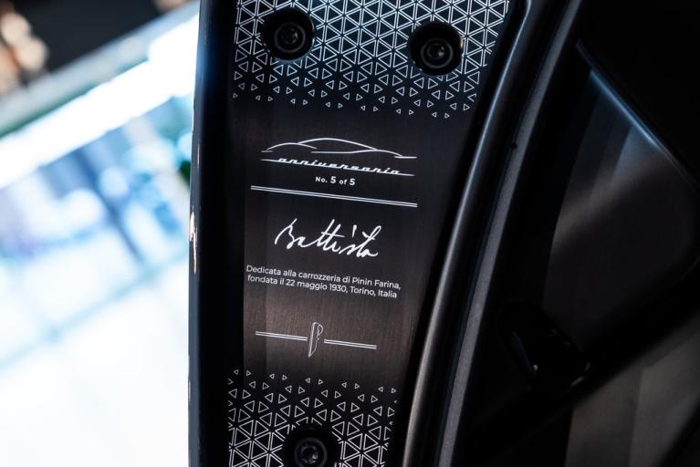 http://www.koenigseggchicago.com/galleria_images/124/124_p35_f.jpg