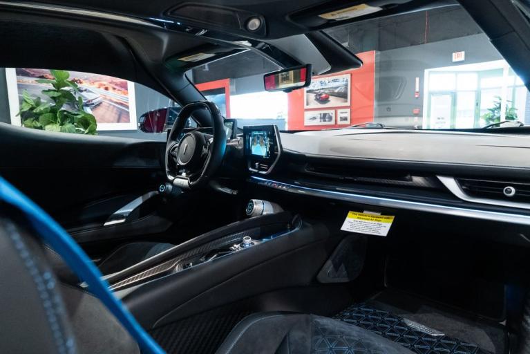 http://www.koenigseggchicago.com/galleria_images/124/124_p36_f.jpg