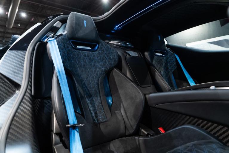 http://www.koenigseggchicago.com/galleria_images/124/124_p38_f.jpg