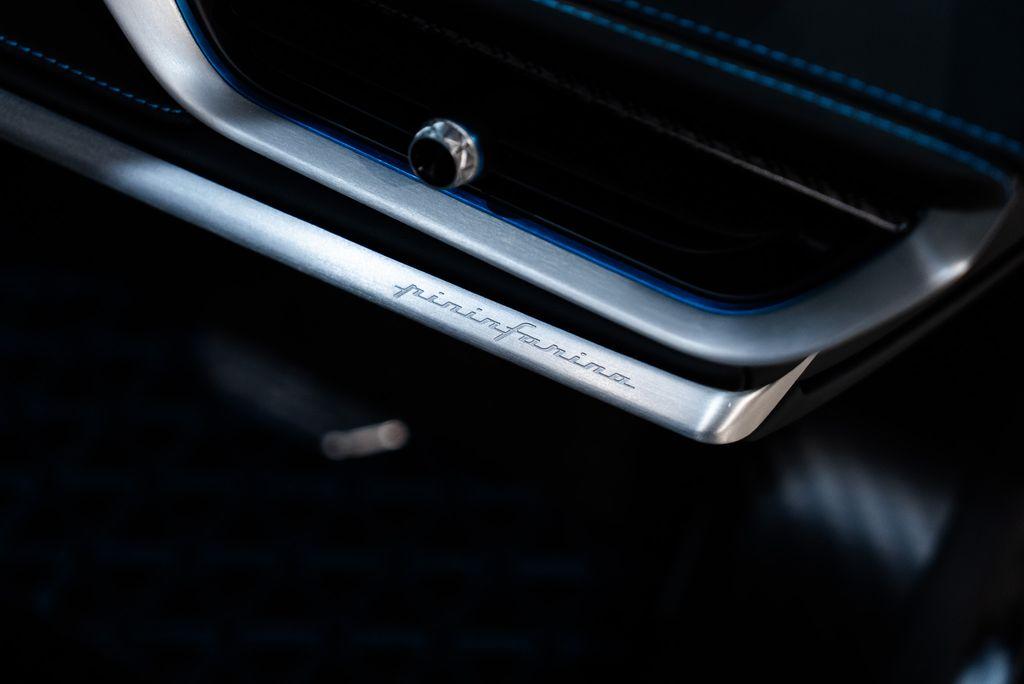 http://www.koenigseggchicago.com/galleria_images/124/124_p39_l.jpg