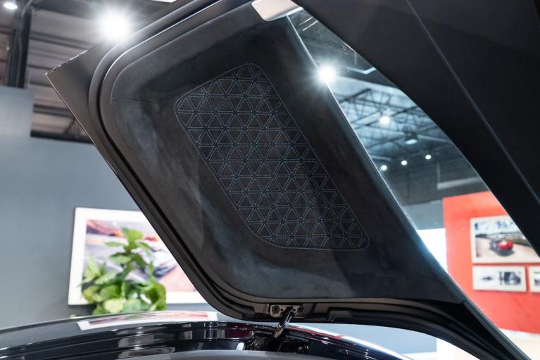 http://www.koenigseggchicago.com/galleria_images/124/124_p41_f.jpg