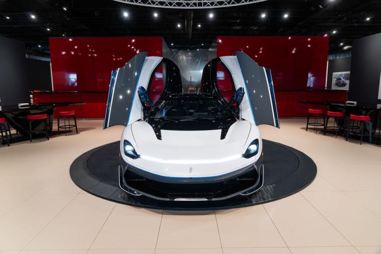 http://www.koenigseggchicago.com/galleria_images/124/124_p42_f.jpg