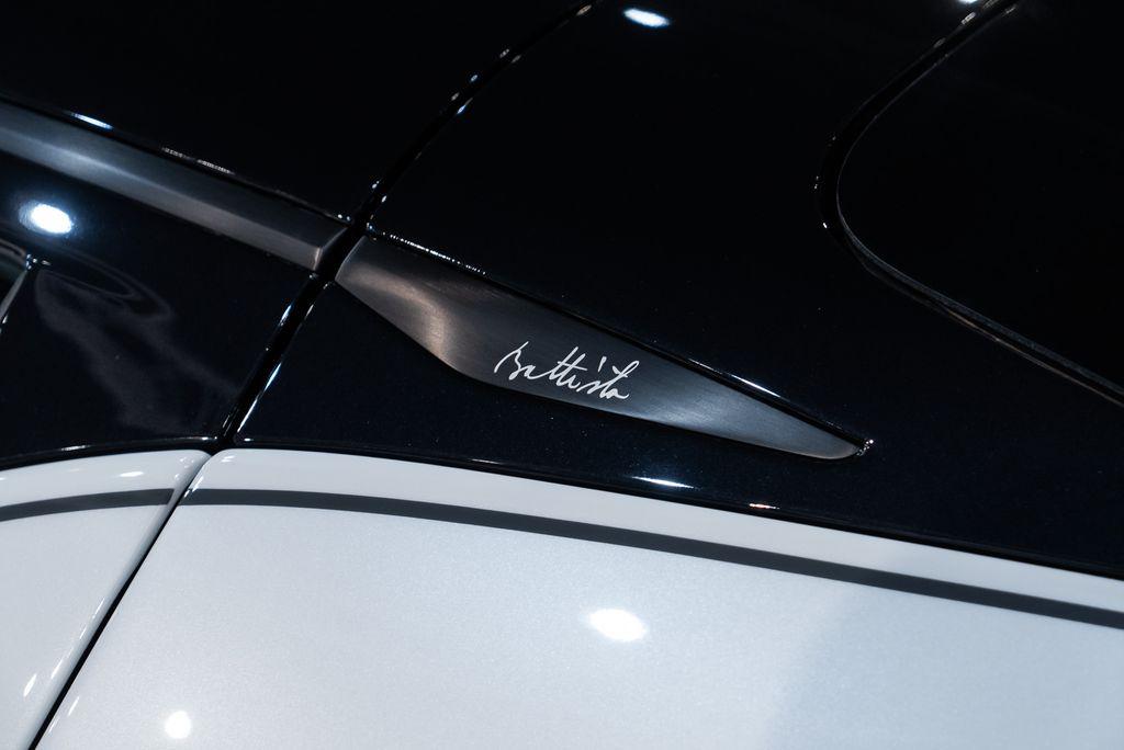 http://www.koenigseggchicago.com/galleria_images/124/124_p9_l.jpg