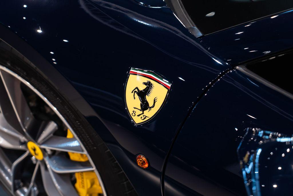http://www.koenigseggchicago.com/galleria_images/125/125_p12_l.jpg
