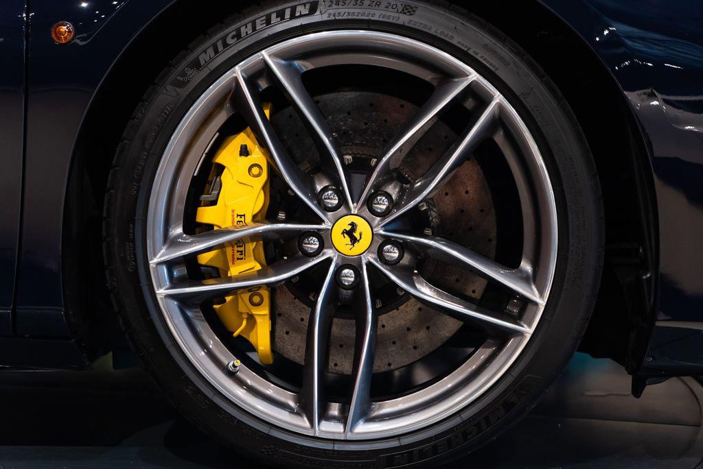 http://www.koenigseggchicago.com/galleria_images/125/125_p16_l.jpg