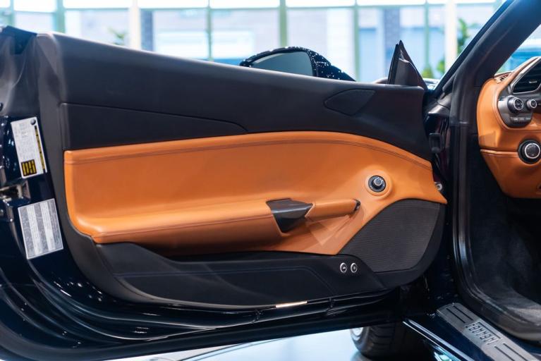 http://www.koenigseggchicago.com/galleria_images/125/125_p25_f.jpg