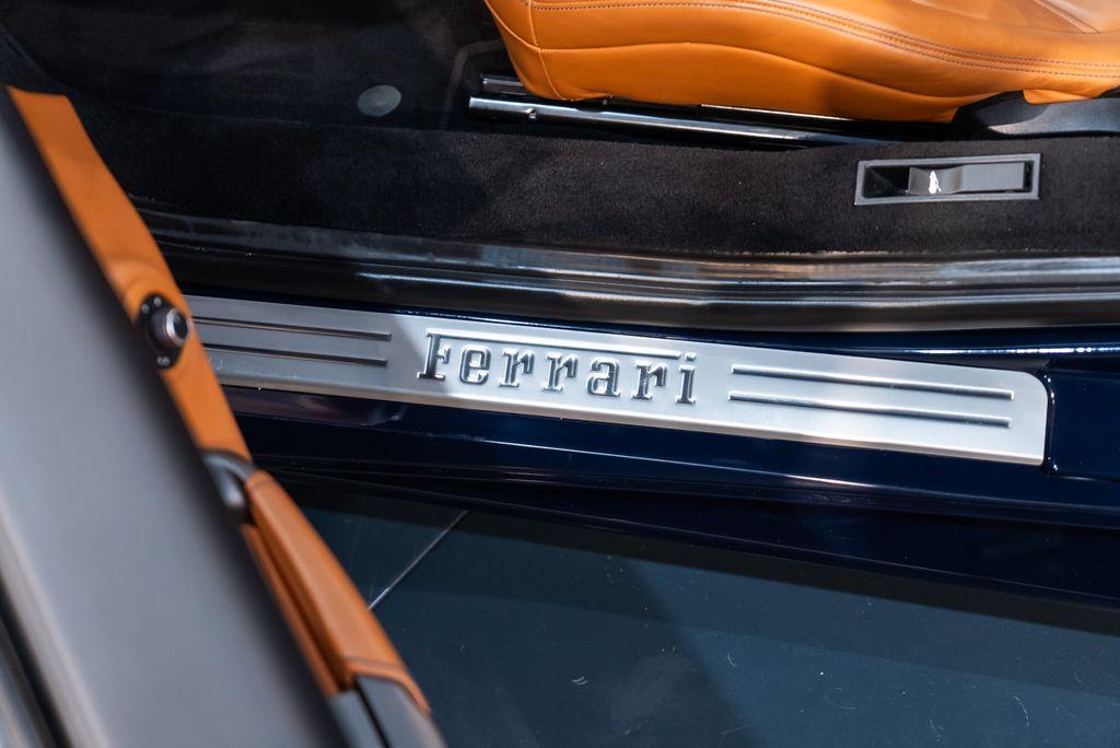http://www.koenigseggchicago.com/galleria_images/125/125_p26_l.jpg