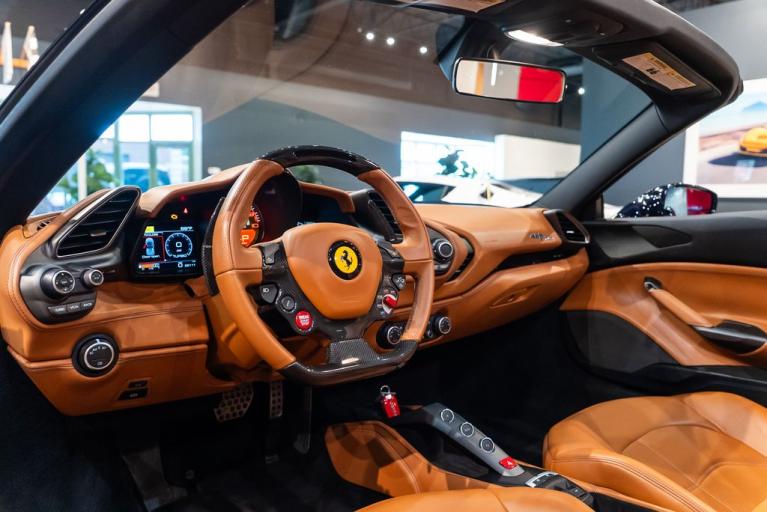 http://www.koenigseggchicago.com/galleria_images/125/125_p28_f.jpg