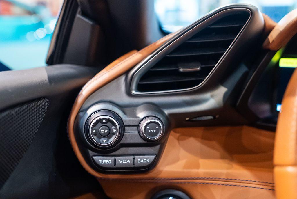 http://www.koenigseggchicago.com/galleria_images/125/125_p34_l.jpg
