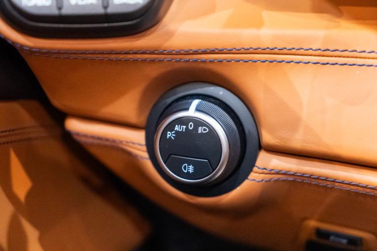 http://www.koenigseggchicago.com/galleria_images/125/125_p35_f.jpg