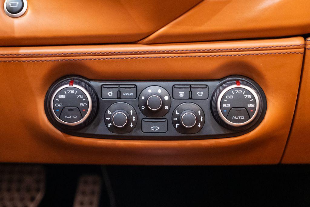 http://www.koenigseggchicago.com/galleria_images/125/125_p40_l.jpg