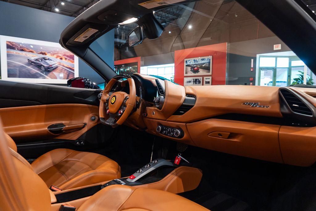http://www.koenigseggchicago.com/galleria_images/125/125_p44_l.jpg