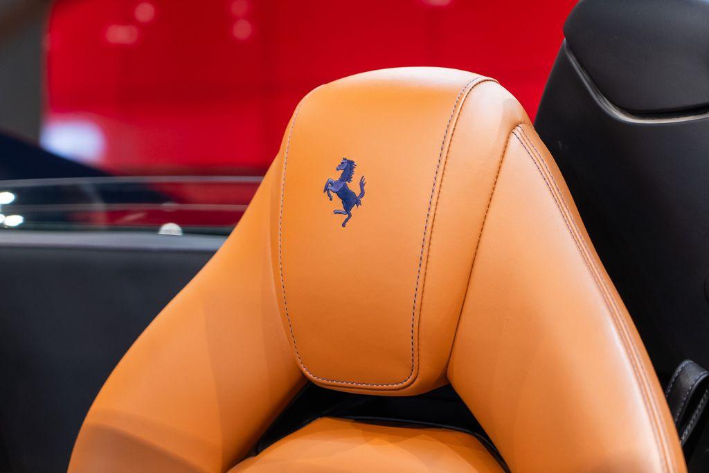 http://www.koenigseggchicago.com/galleria_images/125/125_p6_l.jpg