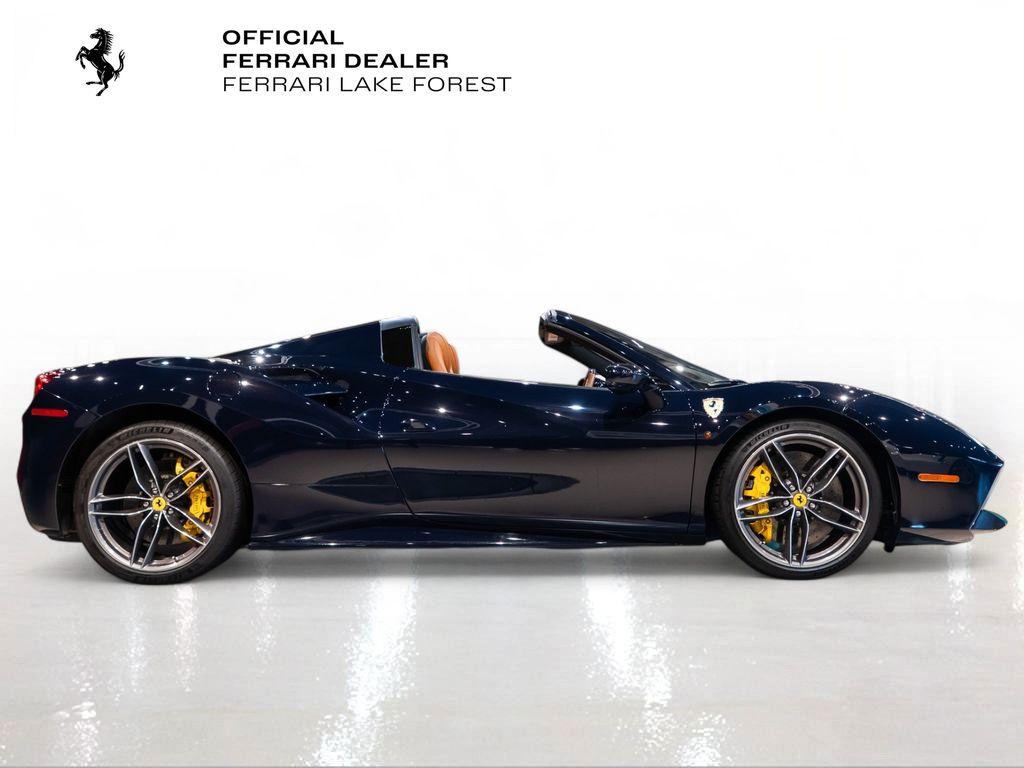 http://www.koenigseggchicago.com/galleria_images/125/125_p9_l.jpg