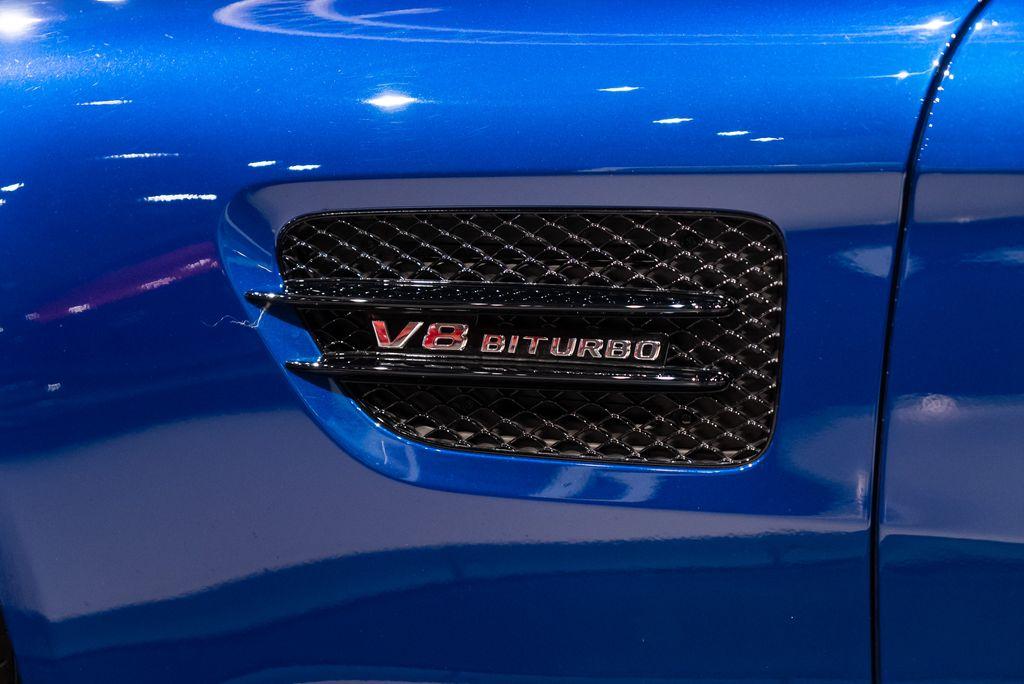 http://www.koenigseggchicago.com/galleria_images/126/126_p12_l.jpg