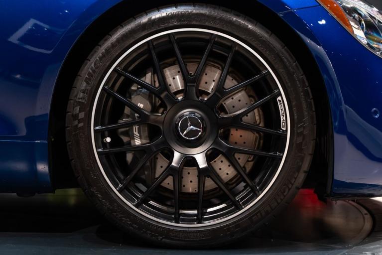 http://www.koenigseggchicago.com/galleria_images/126/126_p16_f.jpg