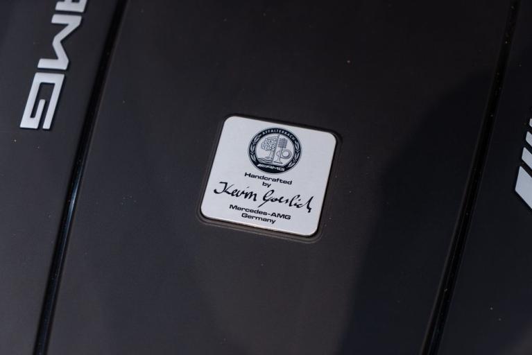 http://www.koenigseggchicago.com/galleria_images/126/126_p19_f.jpg