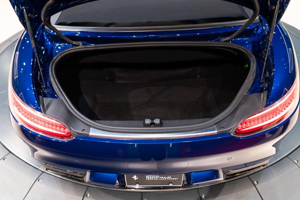 http://www.koenigseggchicago.com/galleria_images/126/126_p22_l.jpg