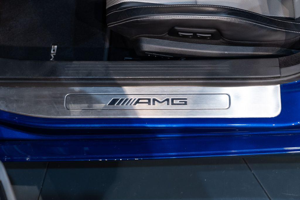 http://www.koenigseggchicago.com/galleria_images/126/126_p26_l.jpg