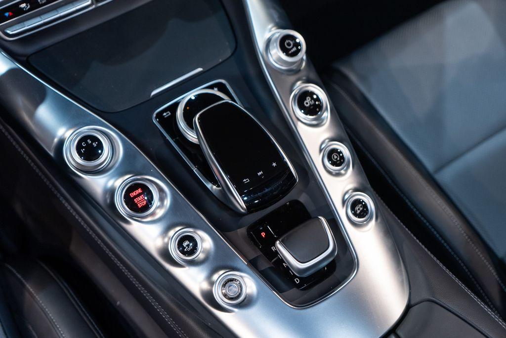 http://www.koenigseggchicago.com/galleria_images/126/126_p33_l.jpg
