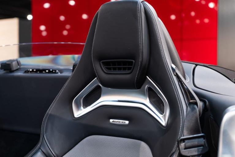 http://www.koenigseggchicago.com/galleria_images/126/126_p6_f.jpg
