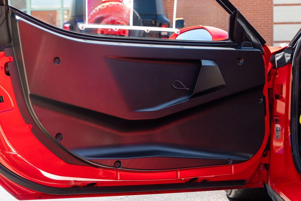 http://www.koenigseggchicago.com/galleria_images/127/127_p19_l.jpg